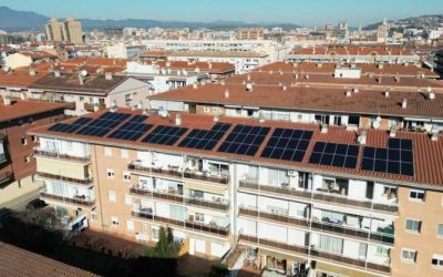 Com implantar l'energia solar als blocs de pisos i no morir en l'intent